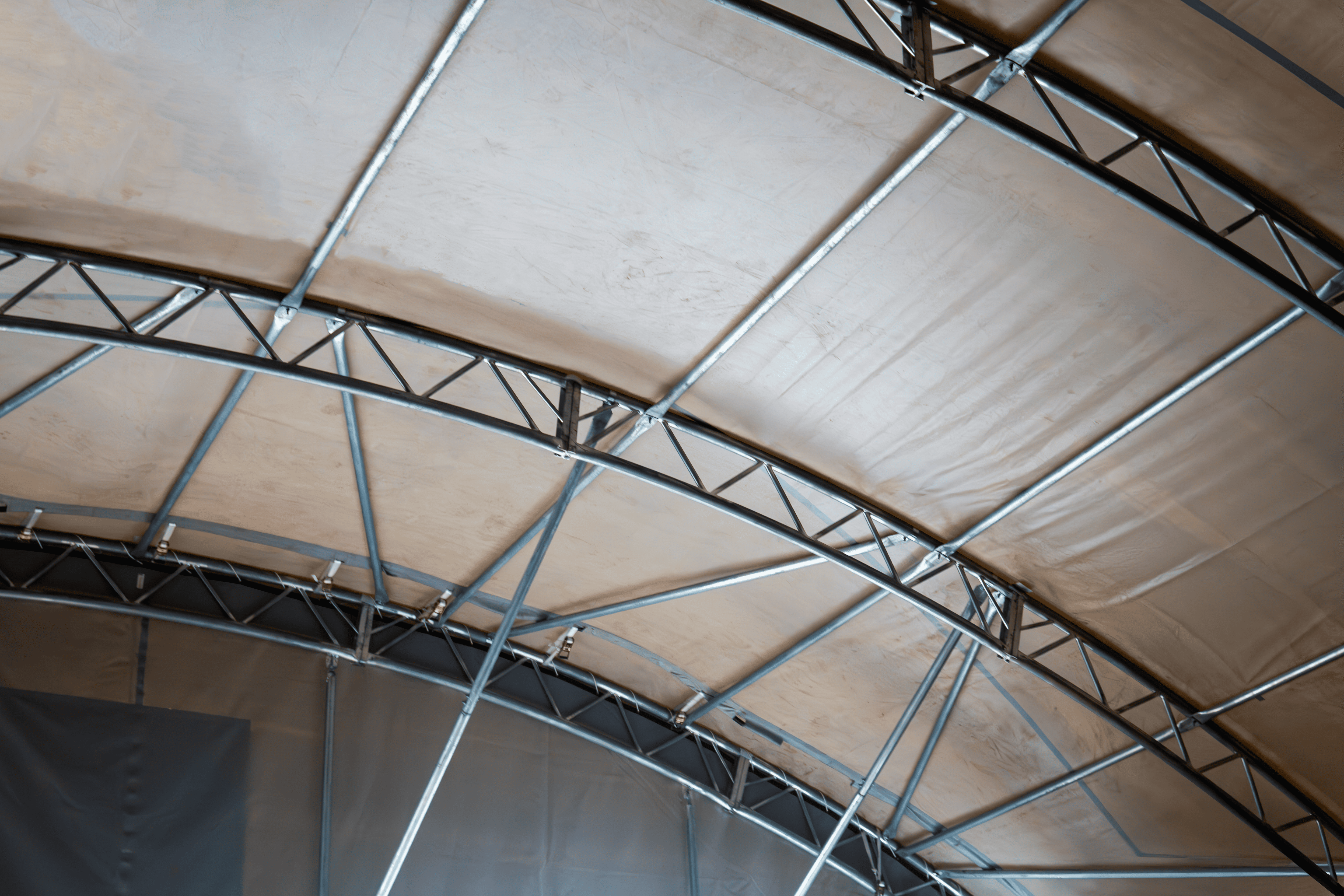 Strehë Kontejneri - 60ft x 40ft x 20ft (18.3m x 12m x 6m) E Instaluar Jashtë kontejnerëve
