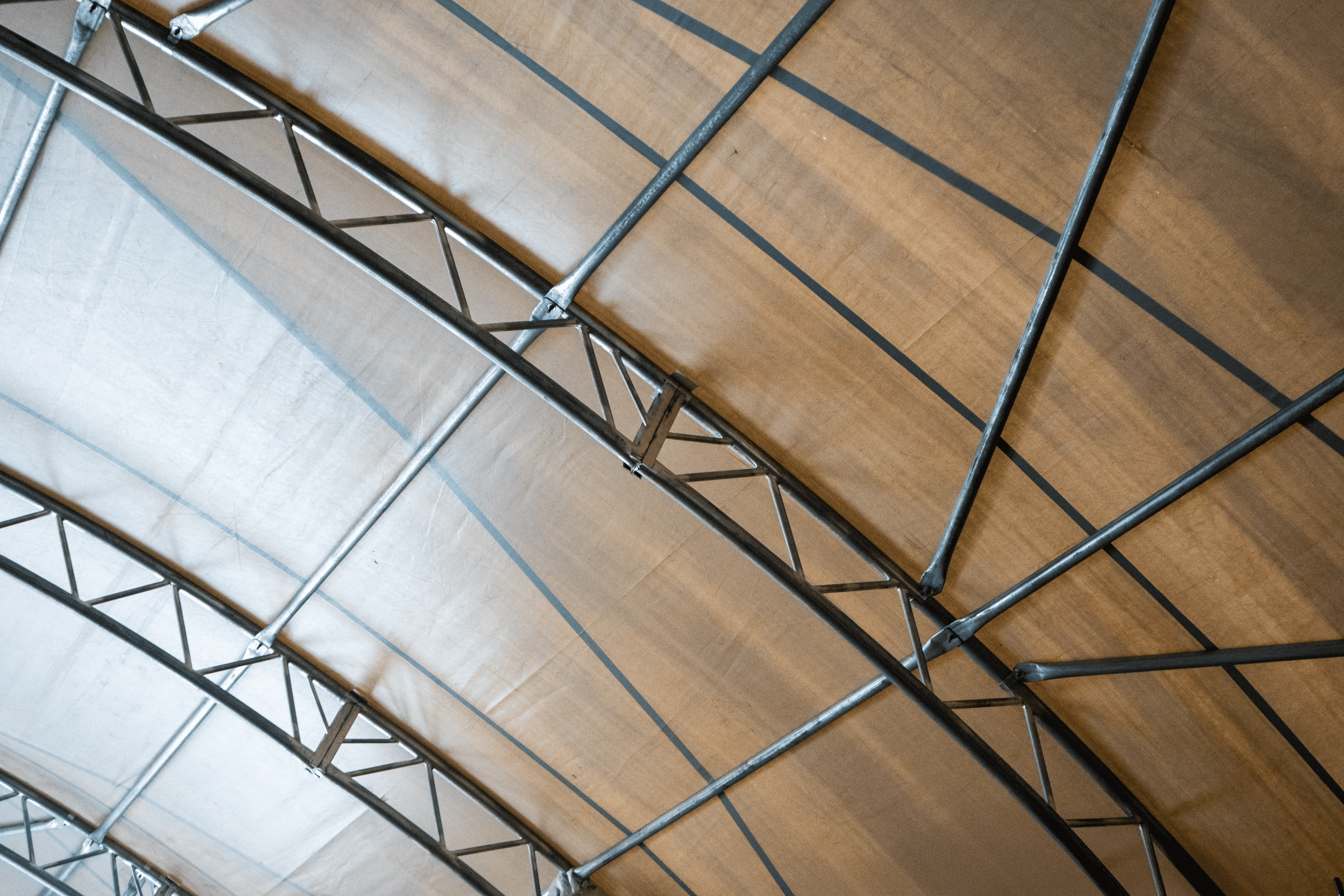 Strehë Kontejneri - 60ft x 40ft x 20ft (18.3m x 12m x 6m) E Instaluar Jashtë kontejnerëve